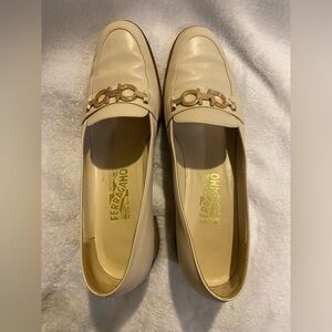 Vintage Salvatore Ferragamo Women's Cream Loafers